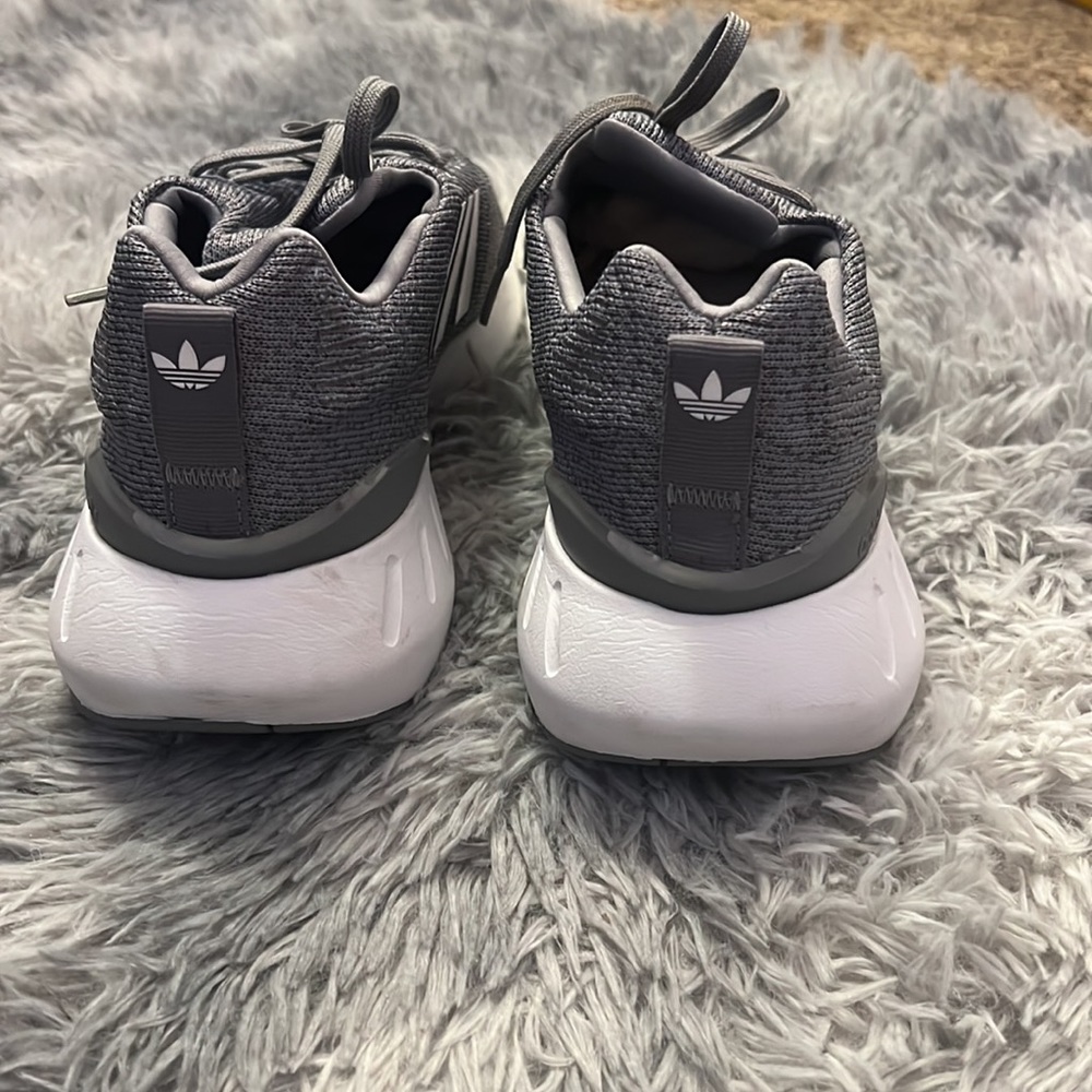 Running shoes - Picture 3 of 4